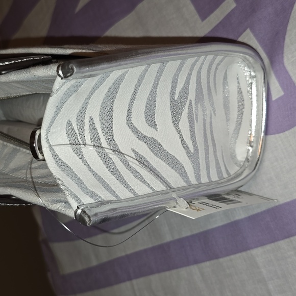 Michael Kors Small Bag White and Silver - Picture 3 of 6